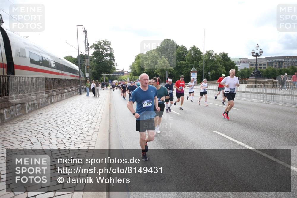 29.06.2025 - hella hamburg halbmarathon Jannik Wohlers http://msf.ph/oto/8149431 29.06.2025 10:19:24 Lombardsbrücke 1154, 1534, 2357, 2405, 2441, 2918, 3678, 4108, 4110, 4170, 4539, 4562, 4570, 5251, 5878, 6444, 6796, 6797, 6872, 6874, 7137, 7248, 7249, 7836, 7917, 8146, 8427, 10349, 10540, 10594, 10622, 11036, 11999, 12066, 12615, 12618, 12859, 13002, 13342, 13611, 13821, 13910, 14054, 14428, 14953, 15323, 15423, 16016, 16190, 16240, 16480, 16611, 16886, 17123, 17208, 17311, 17613, 17714, 17853, 18322, 18335, 18371, 18405, 18417, 18755, 18843 meine-sportfotos.de