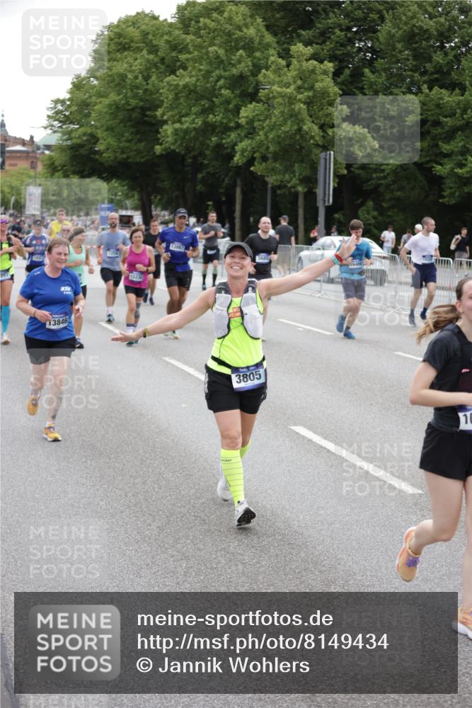 29.06.2025 - hella hamburg halbmarathon Jannik Wohlers http://msf.ph/oto/8149434 29.06.2025 10:49:55 Lombardsbrücke 1259, 1828, 2047, 3203, 3680, 3701, 3710, 3805, 3897, 4168, 5119, 5997, 6680, 6830, 7677, 7721, 7722, 7755, 8299, 9605, 10060, 10286, 10617, 11426, 11696, 11716, 12079, 13127, 13128, 13846, 13887, 14102, 14144, 14591, 14940, 15230, 15551, 16410, 16412, 16489, 16635, 16670, 16742, 17256, 19058, 19086 meine-sportfotos.de