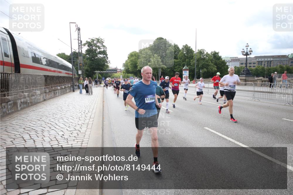 29.06.2025 - hella hamburg halbmarathon Jannik Wohlers http://msf.ph/oto/8149444 29.06.2025 10:19:24 Lombardsbrücke 1154, 1534, 2357, 2405, 2441, 2918, 3678, 4108, 4110, 4170, 4539, 4562, 4570, 5251, 5878, 6444, 6796, 6797, 6872, 6874, 7137, 7248, 7249, 7836, 7917, 8146, 8427, 10349, 10540, 10594, 10622, 11036, 11999, 12066, 12615, 12618, 12859, 13002, 13342, 13611, 13821, 13910, 14054, 14428, 14953, 15323, 15423, 16016, 16190, 16240, 16480, 16611, 16886, 17123, 17208, 17311, 17613, 17714, 17853, 18322, 18335, 18371, 18405, 18417, 18755, 18843 meine-sportfotos.de