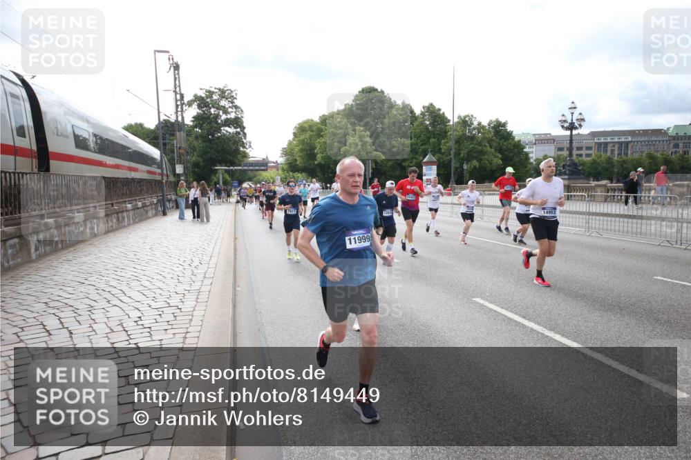 29.06.2025 - hella hamburg halbmarathon Jannik Wohlers http://msf.ph/oto/8149449 29.06.2025 10:19:24 Lombardsbrücke 1154, 1534, 2357, 2405, 2441, 2918, 3678, 4108, 4110, 4170, 4539, 4562, 4570, 5251, 5878, 6444, 6796, 6797, 6872, 6874, 7137, 7248, 7249, 7836, 7917, 8146, 8427, 10349, 10540, 10594, 10622, 11036, 11999, 12066, 12615, 12618, 12859, 13002, 13342, 13611, 13821, 13910, 14054, 14428, 14953, 15323, 15423, 16016, 16190, 16240, 16480, 16611, 16886, 17123, 17208, 17311, 17613, 17714, 17853, 18322, 18335, 18371, 18405, 18417, 18755, 18843 meine-sportfotos.de
