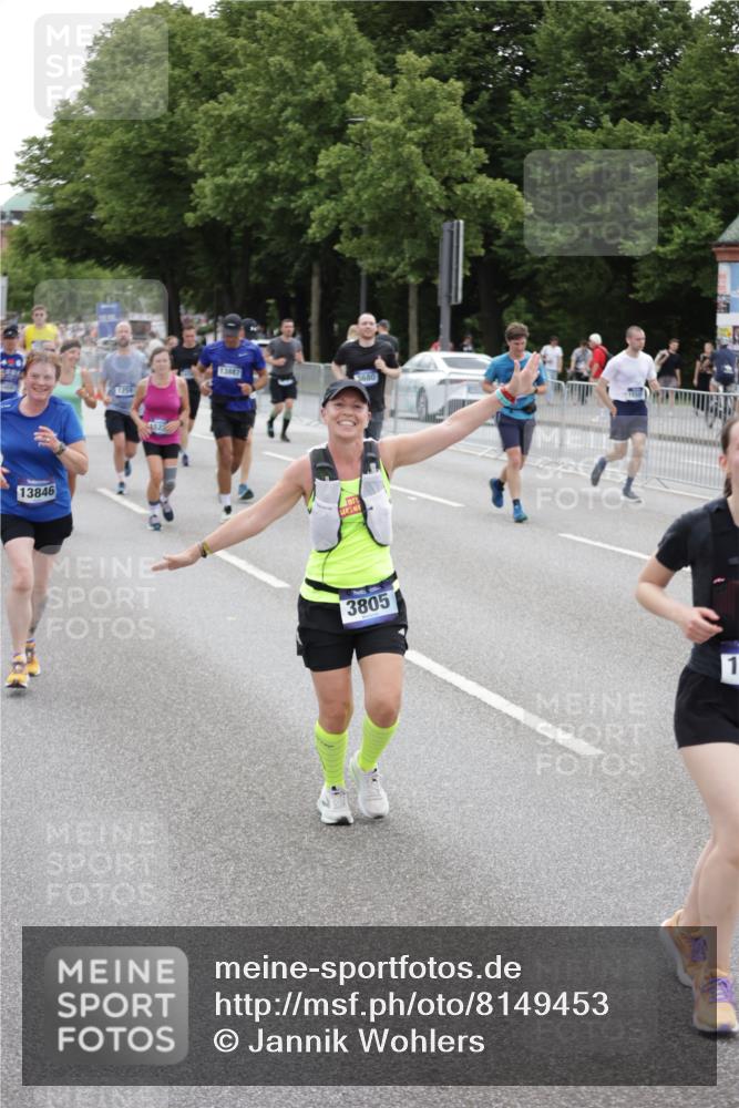 29.06.2025 - hella hamburg halbmarathon Jannik Wohlers http://msf.ph/oto/8149453 29.06.2025 10:49:56 Lombardsbrücke 1259, 1828, 2047, 3203, 3680, 3701, 3710, 3805, 3897, 4168, 4961, 5119, 5997, 6680, 6830, 7677, 7721, 7722, 7755, 8299, 9605, 10060, 10286, 10617, 10744, 11426, 11696, 11716, 12079, 13127, 13128, 13846, 13887, 14102, 14144, 14591, 14940, 15230, 15551, 16410, 16412, 16489, 16635, 16670, 16742, 17256, 18483, 19058, 19086 meine-sportfotos.de
