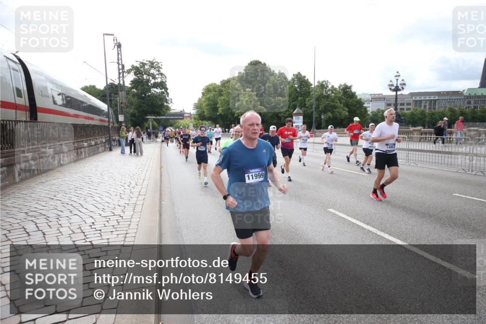 29.06.2025 - hella hamburg halbmarathon Jannik Wohlers http://msf.ph/oto/8149455 29.06.2025 10:19:24 Lombardsbrücke 1154, 1534, 2357, 2405, 2441, 2918, 3678, 4108, 4110, 4170, 4539, 4562, 4570, 5251, 5878, 6444, 6796, 6797, 6872, 6874, 7137, 7248, 7249, 7836, 7917, 8146, 8427, 10349, 10540, 10594, 10622, 11036, 11999, 12066, 12615, 12618, 12859, 13002, 13342, 13611, 13821, 13910, 14054, 14428, 14953, 15323, 15423, 16016, 16190, 16240, 16480, 16611, 16886, 17123, 17208, 17311, 17613, 17714, 17853, 18322, 18335, 18371, 18405, 18417, 18755, 18843 meine-sportfotos.de