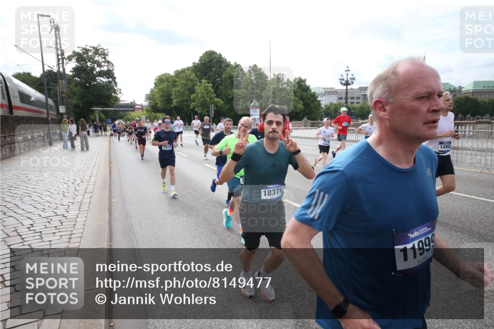 29.06.2025 - hella hamburg halbmarathon Jannik Wohlers http://msf.ph/oto/8149477 29.06.2025 10:19:25 Lombardsbrücke 1154, 2357, 2405, 2441, 2918, 3678, 4108, 4110, 4170, 4539, 4562, 4570, 5251, 5878, 6796, 6797, 6872, 6874, 7137, 7248, 7249, 7836, 7917, 8146, 8427, 10349, 10594, 10622, 11036, 11999, 12066, 12615, 12618, 12859, 13002, 13611, 13634, 13821, 13910, 14054, 14428, 14953, 15323, 15423, 16016, 16190, 16240, 16322, 16480, 16611, 16886, 17123, 17208, 17613, 17714, 17853, 18322, 18335, 18371, 18405, 18417, 18755, 18843 meine-sportfotos.de