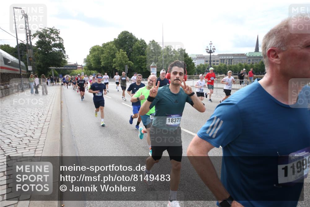 29.06.2025 - hella hamburg halbmarathon Jannik Wohlers http://msf.ph/oto/8149483 29.06.2025 10:19:25 Lombardsbrücke 1154, 2357, 2405, 2441, 2918, 3678, 4108, 4110, 4170, 4539, 4562, 4570, 5251, 5878, 6796, 6797, 6872, 6874, 7137, 7248, 7249, 7836, 7917, 8146, 8427, 10349, 10594, 10622, 11036, 11999, 12066, 12615, 12618, 12859, 13002, 13611, 13634, 13821, 13910, 14054, 14428, 14953, 15323, 15423, 16016, 16190, 16240, 16322, 16480, 16611, 16886, 17123, 17208, 17613, 17714, 17853, 18322, 18335, 18371, 18405, 18417, 18755, 18843 meine-sportfotos.de