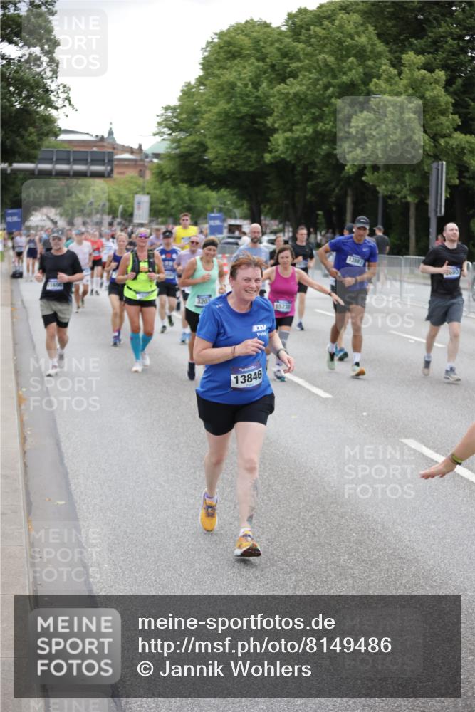 29.06.2025 - hella hamburg halbmarathon Jannik Wohlers http://msf.ph/oto/8149486 29.06.2025 10:49:57 Lombardsbrücke 1259, 1828, 2047, 3203, 3680, 3701, 3710, 3805, 3897, 4168, 4961, 5119, 5997, 6680, 6830, 7505, 7677, 7721, 7755, 8299, 9605, 10060, 10286, 10744, 11426, 11696, 11716, 12079, 13127, 13846, 13887, 14102, 14144, 14591, 14940, 15230, 15467, 15551, 16410, 16412, 16489, 16635, 16670, 16742, 17256, 18483, 19058, 19086 meine-sportfotos.de