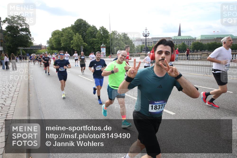 29.06.2025 - hella hamburg halbmarathon Jannik Wohlers http://msf.ph/oto/8149490 29.06.2025 10:19:25 Lombardsbrücke 1154, 2357, 2405, 2441, 2918, 3678, 4108, 4110, 4170, 4539, 4562, 4570, 5251, 5878, 6796, 6797, 6872, 6874, 7137, 7248, 7249, 7836, 7917, 8146, 8427, 10349, 10594, 10622, 11036, 11999, 12066, 12615, 12618, 12859, 13002, 13611, 13634, 13821, 13910, 14054, 14428, 14953, 15323, 15423, 16016, 16190, 16240, 16322, 16480, 16611, 16886, 17123, 17208, 17613, 17714, 17853, 18322, 18335, 18371, 18405, 18417, 18755, 18843 meine-sportfotos.de