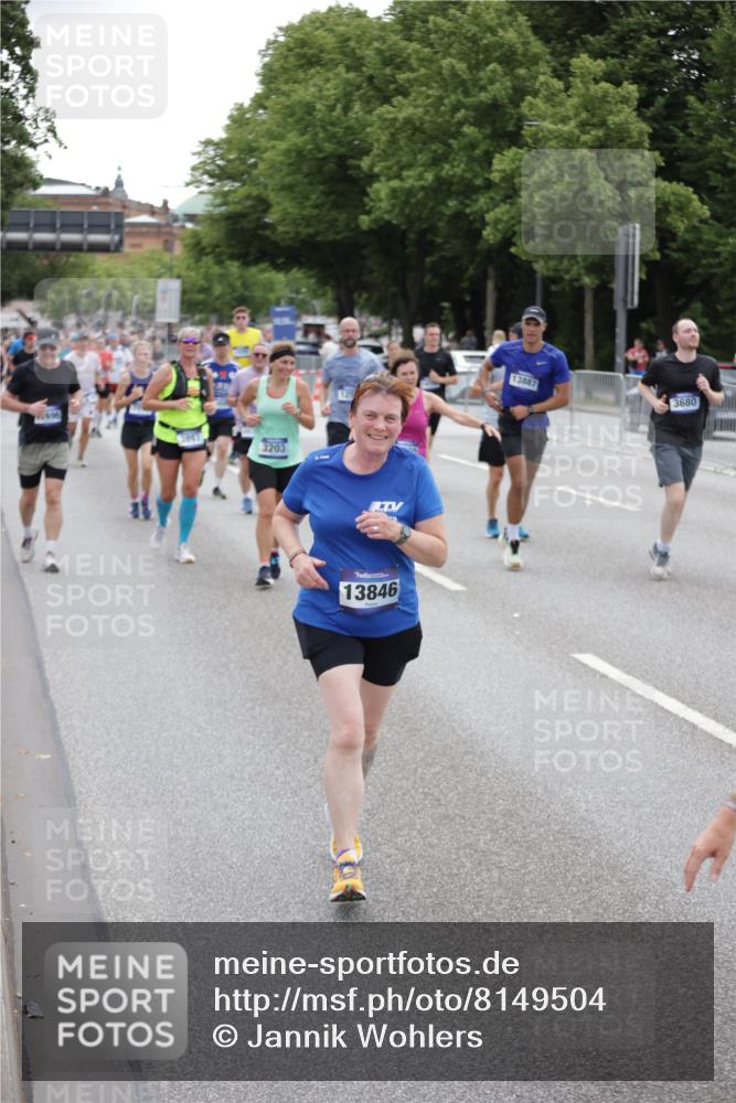 29.06.2025 - hella hamburg halbmarathon Jannik Wohlers http://msf.ph/oto/8149504 29.06.2025 10:49:57 Lombardsbrücke 1259, 1828, 2047, 3203, 3680, 3701, 3710, 3805, 3897, 4168, 4961, 5119, 5997, 6680, 6830, 7505, 7677, 7721, 7755, 8299, 9605, 10060, 10286, 10744, 11426, 11696, 11716, 12079, 13127, 13846, 13887, 14102, 14144, 14591, 14940, 15230, 15467, 15551, 16410, 16412, 16489, 16635, 16670, 16742, 17256, 18483, 19058, 19086 meine-sportfotos.de