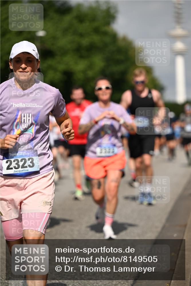 29.06.2025 - hella hamburg halbmarathon Dr. Thomas Lammeyer http://msf.ph/oto/8149505 29.06.2025 10:06:26 Kennedybrücke 1128, 1254, 1432, 1453, 1729, 1733, 2322, 2323, 3169, 3780, 4286, 4328, 4663, 4985, 5742, 5763, 6166, 6322, 6708, 6860, 7049, 7243, 8662, 8749, 9020, 9021, 9156, 9353, 9928, 10177, 10539, 10866 meine-sportfotos.de