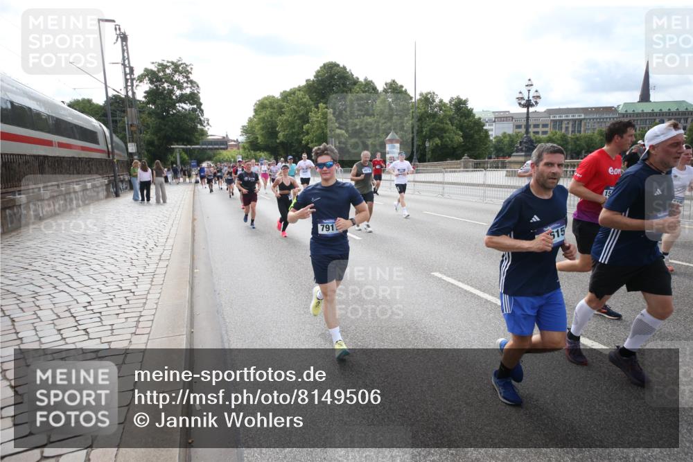 29.06.2025 - hella hamburg halbmarathon Jannik Wohlers http://msf.ph/oto/8149506 29.06.2025 10:19:26 Lombardsbrücke 1154, 2357, 2405, 2441, 2918, 3678, 4108, 4110, 4170, 4539, 4562, 4570, 5251, 5878, 6796, 6797, 6872, 6874, 7137, 7248, 7249, 7836, 7917, 8146, 8427, 10349, 10594, 10622, 11036, 11999, 12066, 12615, 12618, 12859, 13002, 13611, 13634, 13821, 13910, 14054, 14428, 14953, 15323, 15423, 16016, 16190, 16240, 16322, 16480, 16611, 16886, 17123, 17208, 17613, 17714, 17853, 18322, 18335, 18371, 18405, 18417, 18755, 18843 meine-sportfotos.de