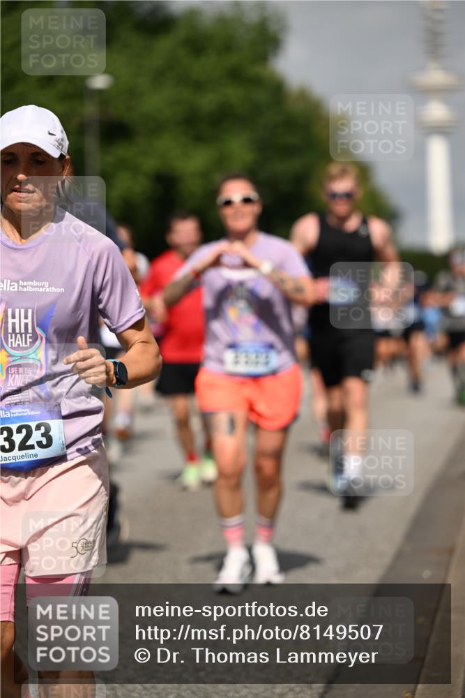 29.06.2025 - hella hamburg halbmarathon Dr. Thomas Lammeyer http://msf.ph/oto/8149507 29.06.2025 10:06:26 Kennedybrücke 1128, 1254, 1432, 1453, 1729, 1733, 2322, 2323, 3169, 3780, 4286, 4328, 4663, 4985, 5742, 5763, 6166, 6322, 6708, 6860, 7049, 7243, 8662, 8749, 9020, 9021, 9156, 9353, 9928, 10177, 10539, 10866 meine-sportfotos.de