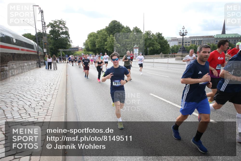 29.06.2025 - hella hamburg halbmarathon Jannik Wohlers http://msf.ph/oto/8149511 29.06.2025 10:19:26 Lombardsbrücke 1154, 2357, 2405, 2441, 2918, 3678, 4108, 4110, 4170, 4539, 4562, 4570, 5251, 5878, 6796, 6797, 6872, 6874, 7137, 7248, 7249, 7836, 7917, 8146, 8427, 10349, 10594, 10622, 11036, 11999, 12066, 12615, 12618, 12859, 13002, 13611, 13634, 13821, 13910, 14054, 14428, 14953, 15323, 15423, 16016, 16190, 16240, 16322, 16480, 16611, 16886, 17123, 17208, 17613, 17714, 17853, 18322, 18335, 18371, 18405, 18417, 18755, 18843 meine-sportfotos.de