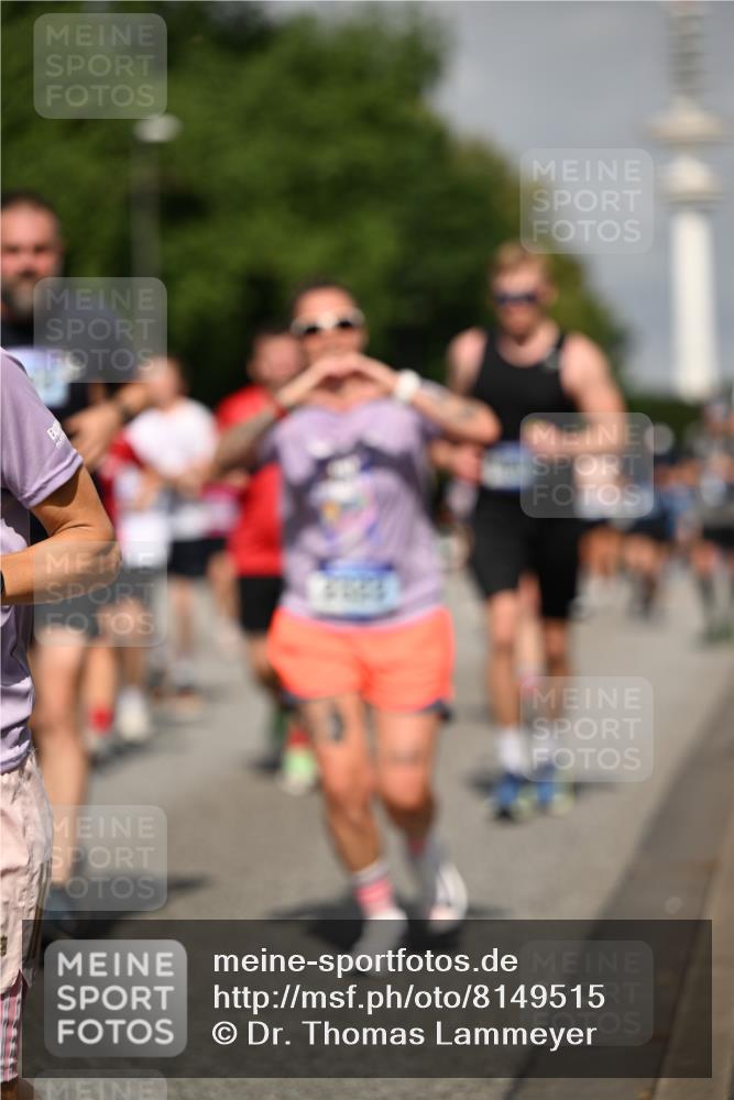 29.06.2025 - hella hamburg halbmarathon Dr. Thomas Lammeyer http://msf.ph/oto/8149515 29.06.2025 10:06:27 Kennedybrücke 1128, 1254, 1432, 1453, 1729, 1733, 2322, 2323, 3169, 3780, 4286, 4663, 4985, 5742, 5763, 6166, 6322, 6708, 6860, 7049, 7243, 8662, 8749, 9020, 9021, 9928, 10539, 10866 meine-sportfotos.de
