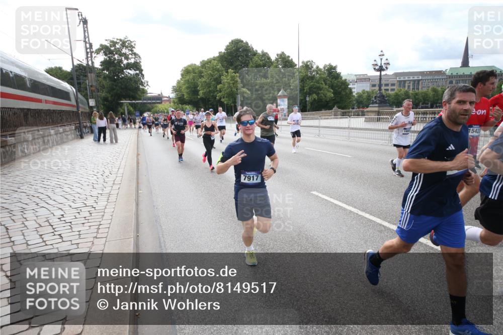 29.06.2025 - hella hamburg halbmarathon Jannik Wohlers http://msf.ph/oto/8149517 29.06.2025 10:19:26 Lombardsbrücke 1154, 2357, 2405, 2441, 2918, 3678, 4108, 4110, 4170, 4539, 4562, 4570, 5251, 5878, 6796, 6797, 6872, 6874, 7137, 7248, 7249, 7836, 7917, 8146, 8427, 10349, 10594, 10622, 11036, 11999, 12066, 12615, 12618, 12859, 13002, 13611, 13634, 13821, 13910, 14054, 14428, 14953, 15323, 15423, 16016, 16190, 16240, 16322, 16480, 16611, 16886, 17123, 17208, 17613, 17714, 17853, 18322, 18335, 18371, 18405, 18417, 18755, 18843 meine-sportfotos.de