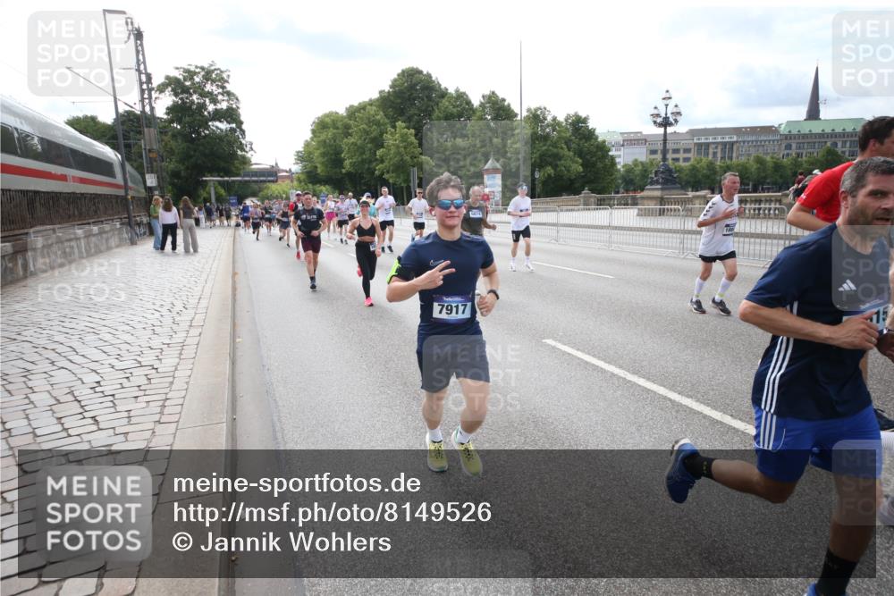 29.06.2025 - hella hamburg halbmarathon Jannik Wohlers http://msf.ph/oto/8149526 29.06.2025 10:19:26 Lombardsbrücke 1154, 2357, 2405, 2441, 2918, 3678, 4108, 4110, 4170, 4539, 4562, 4570, 5251, 5878, 6796, 6797, 6872, 6874, 7137, 7248, 7249, 7836, 7917, 8146, 8427, 10349, 10594, 10622, 11036, 11999, 12066, 12615, 12618, 12859, 13002, 13611, 13634, 13821, 13910, 14054, 14428, 14953, 15323, 15423, 16016, 16190, 16240, 16322, 16480, 16611, 16886, 17123, 17208, 17613, 17714, 17853, 18322, 18335, 18371, 18405, 18417, 18755, 18843 meine-sportfotos.de