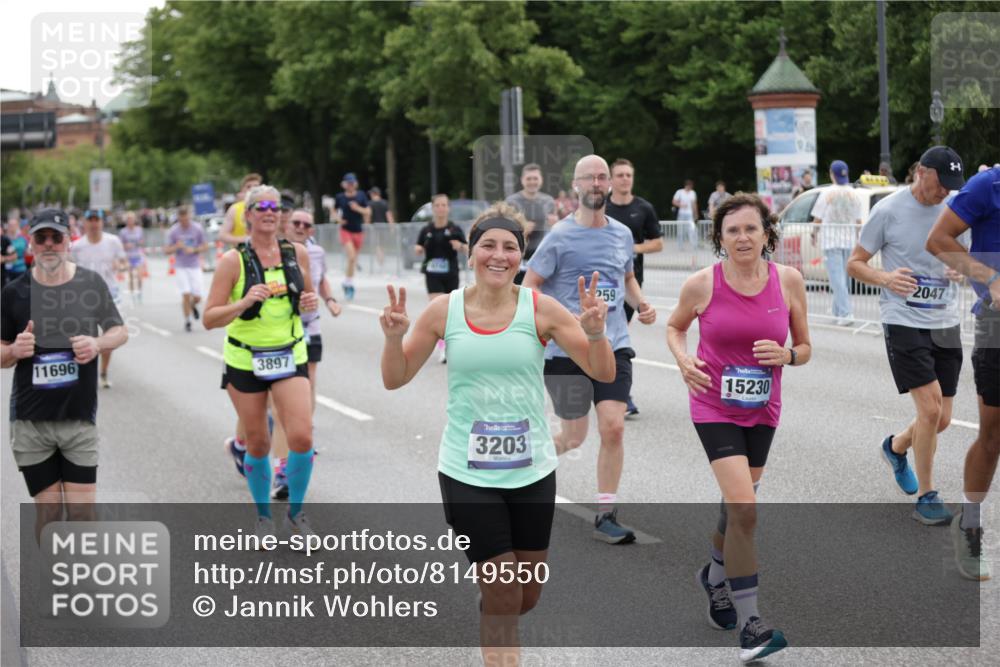 29.06.2025 - hella hamburg halbmarathon Jannik Wohlers http://msf.ph/oto/8149550 29.06.2025 10:50:01 Lombardsbrücke 1259, 1828, 2047, 3203, 3680, 3710, 3805, 3897, 4168, 4961, 5119, 5131, 6680, 7505, 7677, 8299, 8834, 10286, 10744, 11426, 11696, 11716, 12079, 13887, 14102, 14144, 14591, 14940, 15230, 15467, 15551, 16489, 16593, 16635, 16670, 16742, 17256, 17790, 18092, 18483, 19058 meine-sportfotos.de