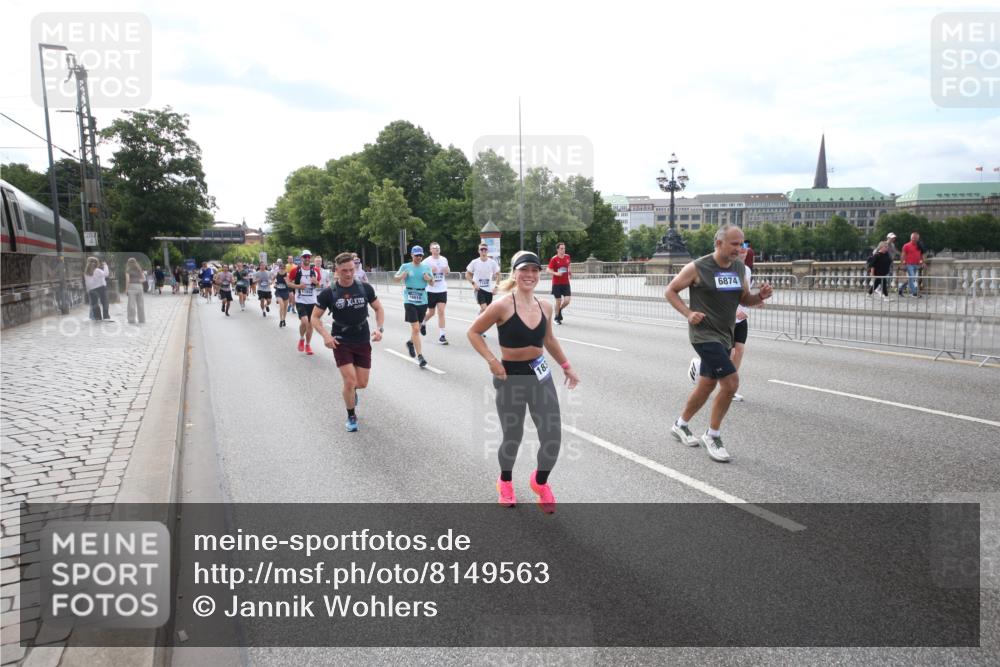 29.06.2025 - hella hamburg halbmarathon Jannik Wohlers http://msf.ph/oto/8149563 29.06.2025 10:19:28 Lombardsbrücke 1110, 1115, 1154, 2357, 2405, 2918, 4170, 4539, 4562, 4570, 5251, 5397, 5878, 6796, 6797, 6872, 6874, 7137, 7248, 7249, 7808, 7836, 7917, 8146, 8427, 10349, 10594, 10622, 11036, 11999, 12066, 12615, 12618, 12859, 13002, 13611, 13634, 13821, 13910, 14428, 14953, 15323, 15423, 15529, 16016, 16190, 16240, 16322, 16480, 16611, 16886, 17123, 17208, 17613, 17853, 18322, 18335, 18371, 18755, 18843 meine-sportfotos.de