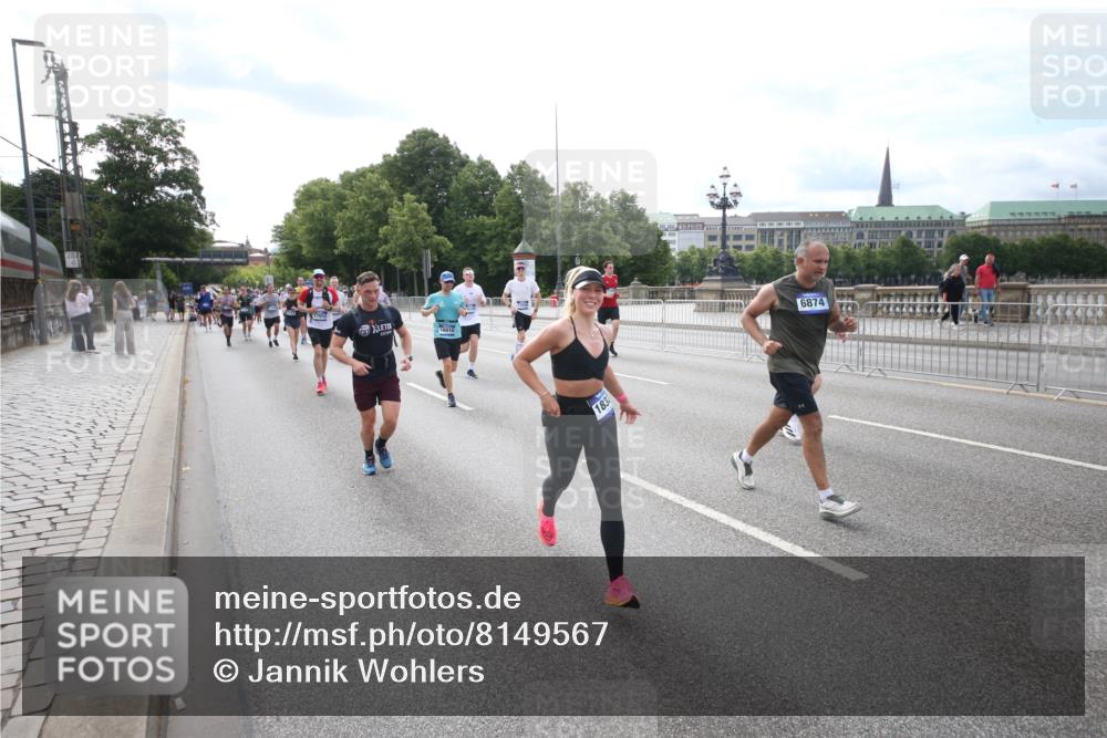 29.06.2025 - hella hamburg halbmarathon Jannik Wohlers http://msf.ph/oto/8149567 29.06.2025 10:19:28 Lombardsbrücke 1110, 1115, 1154, 2357, 2405, 2918, 4170, 4539, 4562, 4570, 5251, 5397, 5878, 6796, 6797, 6872, 6874, 7137, 7248, 7249, 7808, 7836, 7917, 8146, 8427, 10349, 10594, 10622, 11036, 11999, 12066, 12615, 12618, 12859, 13002, 13611, 13634, 13821, 13910, 14428, 14953, 15323, 15423, 15529, 16016, 16190, 16240, 16322, 16480, 16611, 16886, 17123, 17208, 17613, 17853, 18322, 18335, 18371, 18755, 18843 meine-sportfotos.de