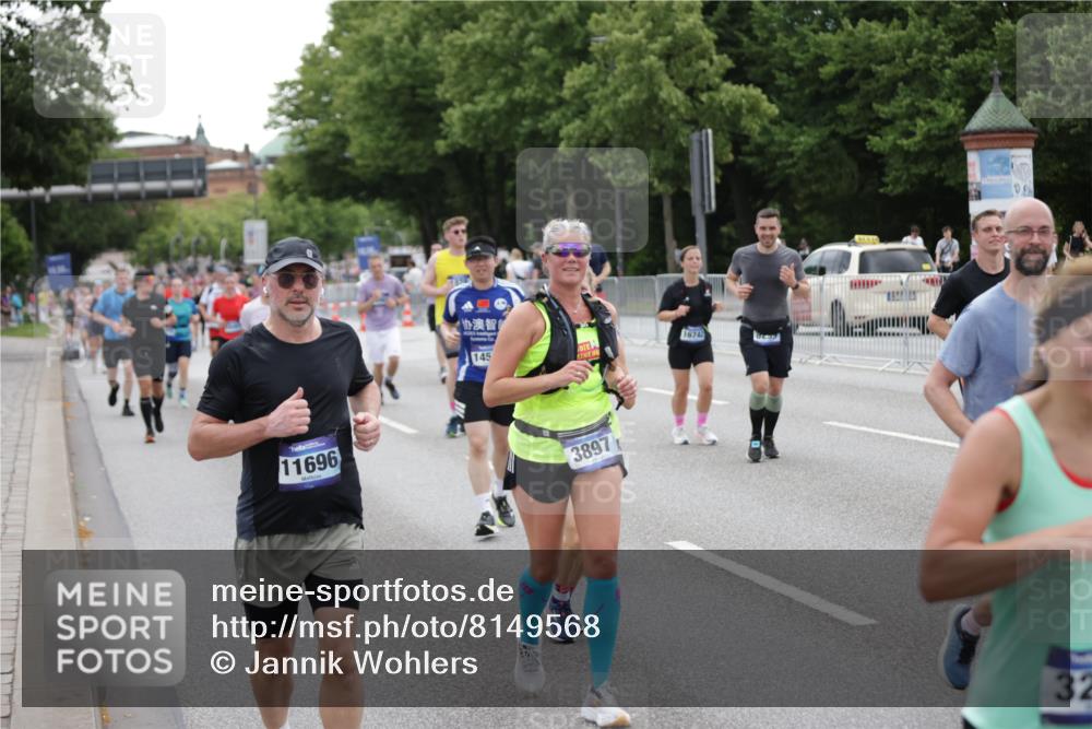 29.06.2025 - hella hamburg halbmarathon Jannik Wohlers http://msf.ph/oto/8149568 29.06.2025 10:50:01 Lombardsbrücke 1259, 1828, 2047, 3203, 3680, 3710, 3805, 3897, 4168, 4961, 5119, 5131, 6680, 7505, 7677, 8299, 8834, 10286, 10744, 11426, 11696, 11716, 12079, 13887, 14102, 14144, 14591, 14940, 15230, 15467, 15551, 16489, 16593, 16635, 16670, 16742, 17256, 17790, 18092, 18483, 19058 meine-sportfotos.de
