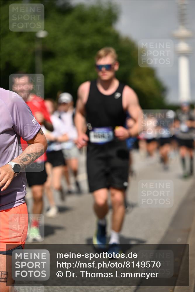 29.06.2025 - hella hamburg halbmarathon Dr. Thomas Lammeyer http://msf.ph/oto/8149570 29.06.2025 10:06:28 Kennedybrücke 1128, 1254, 1432, 1453, 1733, 2322, 2323, 3169, 3780, 3919, 4286, 4663, 4985, 5742, 5763, 6166, 6322, 6708, 6860, 7049, 7243, 8662, 8749, 9020, 9021, 9928, 10539, 10866 meine-sportfotos.de