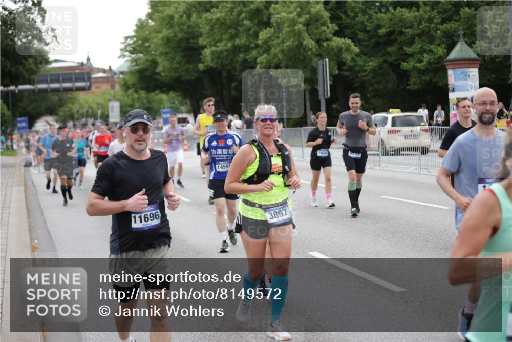 29.06.2025 - hella hamburg halbmarathon Jannik Wohlers http://msf.ph/oto/8149572 29.06.2025 10:50:01 Lombardsbrücke 1259, 1828, 2047, 3203, 3680, 3710, 3805, 3897, 4168, 4961, 5119, 5131, 6680, 7505, 7677, 8299, 8834, 10286, 10744, 11426, 11696, 11716, 12079, 13887, 14102, 14144, 14591, 14940, 15230, 15467, 15551, 16489, 16593, 16635, 16670, 16742, 17256, 17790, 18092, 18483, 19058 meine-sportfotos.de