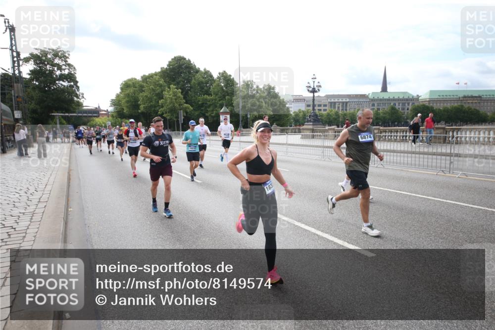 29.06.2025 - hella hamburg halbmarathon Jannik Wohlers http://msf.ph/oto/8149574 29.06.2025 10:19:28 Lombardsbrücke 1110, 1115, 1154, 2357, 2405, 2918, 4170, 4539, 4562, 4570, 5251, 5397, 5878, 6796, 6797, 6872, 6874, 7137, 7248, 7249, 7808, 7836, 7917, 8146, 8427, 10349, 10594, 10622, 11036, 11999, 12066, 12615, 12618, 12859, 13002, 13611, 13634, 13821, 13910, 14428, 14953, 15323, 15423, 15529, 16016, 16190, 16240, 16322, 16480, 16611, 16886, 17123, 17208, 17613, 17853, 18322, 18335, 18371, 18755, 18843 meine-sportfotos.de
