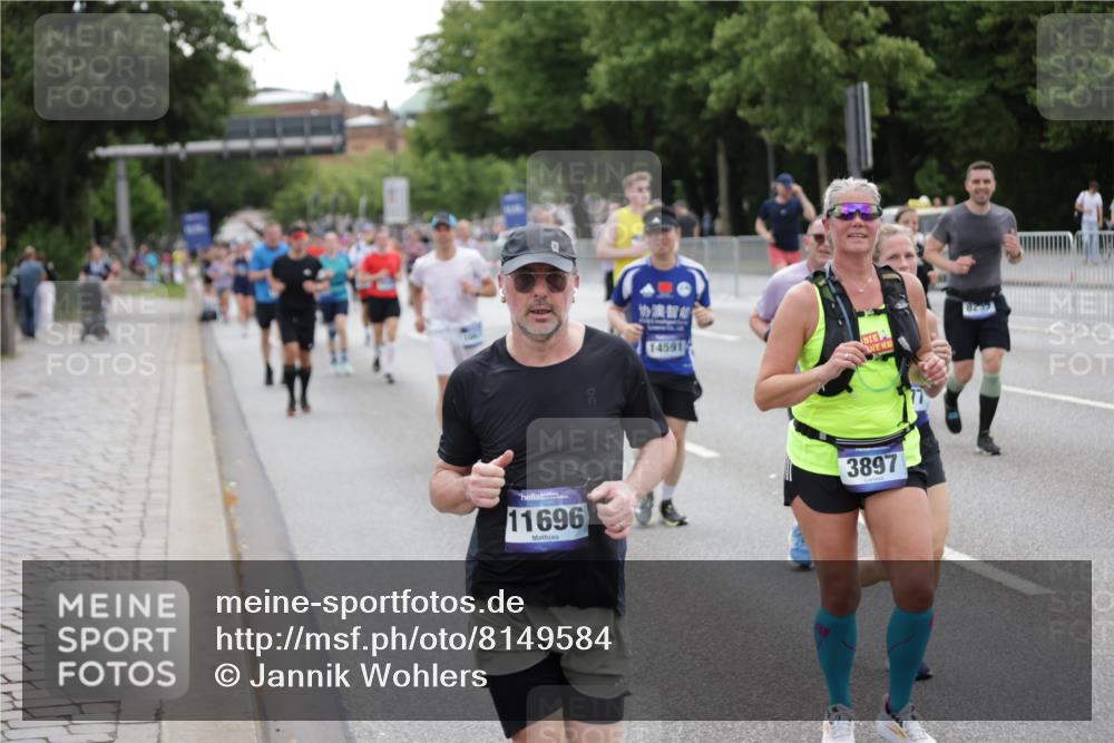 29.06.2025 - hella hamburg halbmarathon Jannik Wohlers http://msf.ph/oto/8149584 29.06.2025 10:50:02 Lombardsbrücke 1259, 1828, 2047, 3203, 3680, 3710, 3805, 3897, 4168, 4961, 5119, 5131, 6680, 7505, 7677, 8299, 8834, 10286, 10744, 11426, 11696, 11716, 12079, 13887, 14102, 14144, 14591, 14940, 15017, 15230, 15467, 15551, 16489, 16593, 16670, 16742, 17790, 18067, 18092, 18483 meine-sportfotos.de
