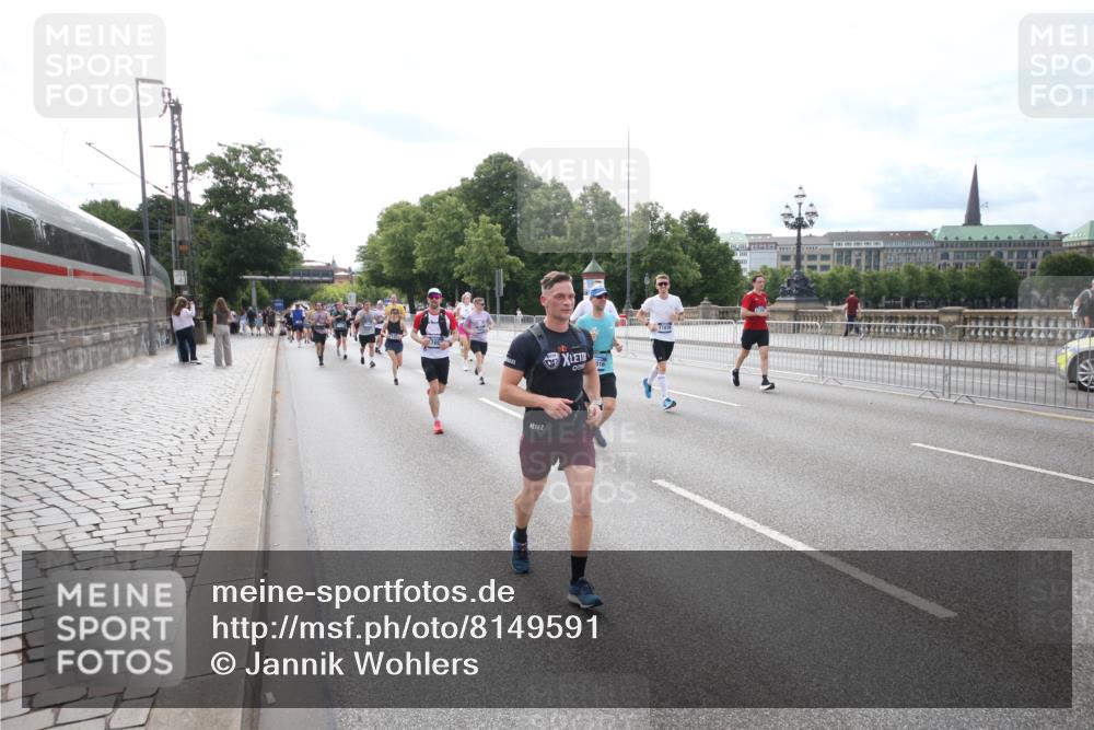 29.06.2025 - hella hamburg halbmarathon Jannik Wohlers http://msf.ph/oto/8149591 29.06.2025 10:19:29 Lombardsbrücke 1110, 1115, 1154, 2405, 2918, 4170, 4539, 5251, 5397, 5878, 6796, 6797, 6872, 6874, 7137, 7248, 7249, 7519, 7808, 7917, 8146, 8427, 10349, 10594, 10622, 11028, 11036, 11999, 12066, 12615, 12618, 12859, 13002, 13611, 13634, 13910, 14428, 14953, 15323, 15423, 15529, 15572, 16016, 16190, 16240, 16322, 16480, 16611, 16886, 17123, 17208, 17853, 18322, 18335, 18371, 18755, 18843 meine-sportfotos.de