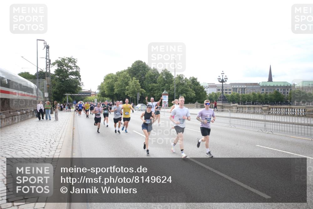29.06.2025 - hella hamburg halbmarathon Jannik Wohlers http://msf.ph/oto/8149624 29.06.2025 10:19:32 Lombardsbrücke 1110, 1115, 1154, 2064, 2405, 2918, 3278, 4539, 5251, 5397, 6872, 6874, 7137, 7248, 7249, 7519, 7808, 7917, 8146, 8387, 8427, 8738, 10349, 10594, 10622, 10701, 11028, 11036, 11999, 12615, 12618, 12859, 13002, 13192, 13634, 13910, 14024, 14425, 14428, 14953, 15423, 15529, 15572, 15948, 16016, 16190, 16240, 16322, 16480, 16611, 17076, 17123, 17208, 17454, 17456, 17853, 17913, 18322, 18335, 18368, 18371, 18648, 18685, 18843 meine-sportfotos.de