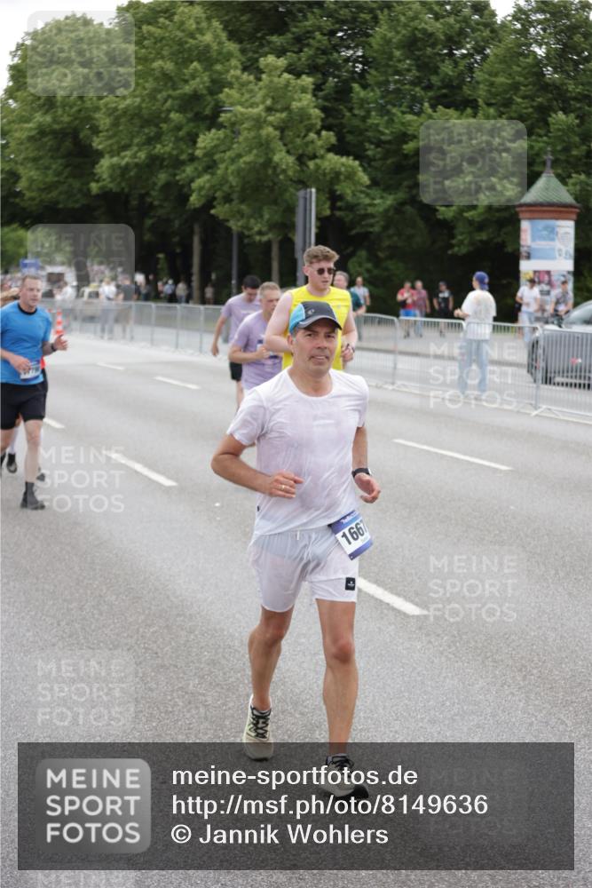 29.06.2025 - hella hamburg halbmarathon Jannik Wohlers http://msf.ph/oto/8149636 29.06.2025 10:50:06 Lombardsbrücke 1259, 1828, 2047, 3203, 3680, 3897, 4642, 4961, 5119, 5131, 7505, 7677, 8299, 8834, 10744, 11696, 13887, 14102, 14591, 15017, 15230, 15416, 15467, 15551, 16489, 16593, 16670, 16742, 17790, 18067, 18092, 18483 meine-sportfotos.de