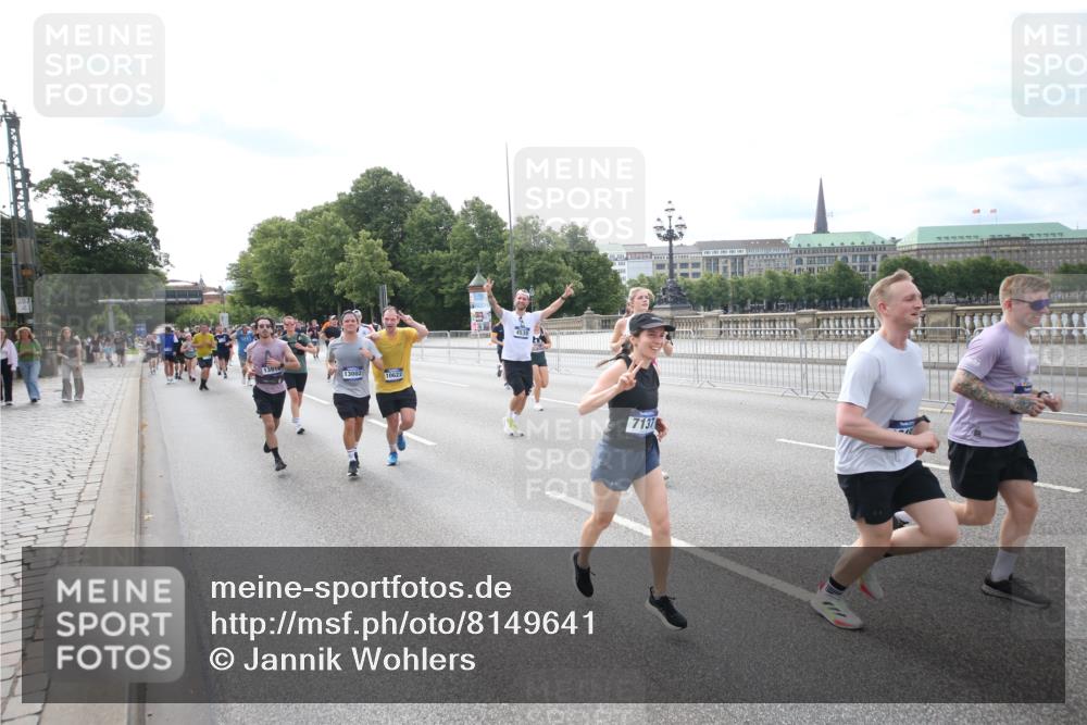 29.06.2025 - hella hamburg halbmarathon Jannik Wohlers http://msf.ph/oto/8149641 29.06.2025 10:19:33 Lombardsbrücke 1110, 1115, 1154, 2064, 2405, 2918, 3278, 4539, 5397, 6872, 6874, 7137, 7248, 7519, 7808, 7917, 8146, 8387, 8427, 8738, 10349, 10550, 10594, 10622, 10701, 11028, 11036, 11999, 12615, 12618, 12859, 13002, 13192, 13634, 13910, 14024, 14425, 14428, 14953, 15423, 15529, 15572, 15948, 16016, 16190, 16240, 16322, 16480, 16611, 17076, 17123, 17208, 17454, 17456, 17853, 17913, 18322, 18368, 18371, 18648, 18685, 18843 meine-sportfotos.de
