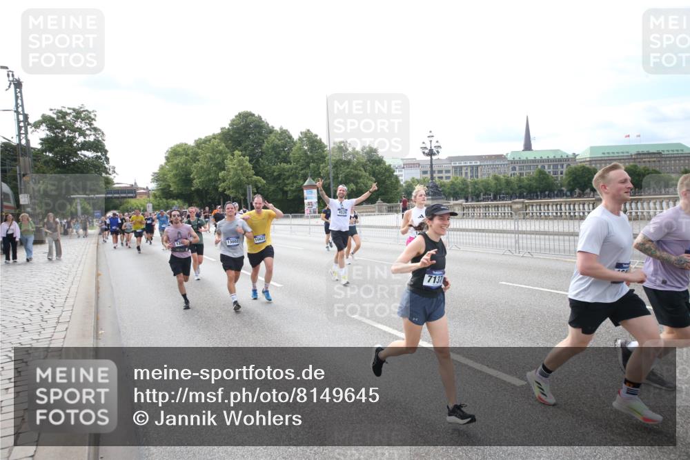 29.06.2025 - hella hamburg halbmarathon Jannik Wohlers http://msf.ph/oto/8149645 29.06.2025 10:19:33 Lombardsbrücke 1110, 1115, 1154, 2064, 2405, 2918, 3278, 4539, 5397, 6872, 6874, 7137, 7248, 7519, 7808, 7917, 8146, 8387, 8427, 8738, 10349, 10550, 10594, 10622, 10701, 11028, 11036, 11999, 12615, 12618, 12859, 13002, 13192, 13634, 13910, 14024, 14425, 14428, 14953, 15423, 15529, 15572, 15948, 16016, 16190, 16240, 16322, 16480, 16611, 17076, 17123, 17208, 17454, 17456, 17853, 17913, 18322, 18368, 18371, 18648, 18685, 18843 meine-sportfotos.de
