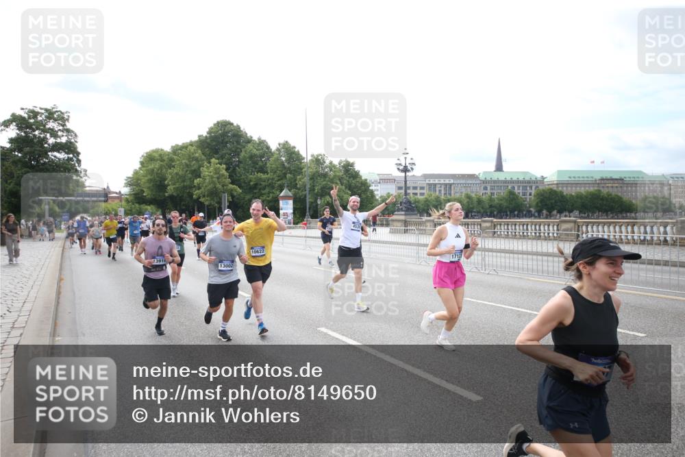 29.06.2025 - hella hamburg halbmarathon Jannik Wohlers http://msf.ph/oto/8149650 29.06.2025 10:19:33 Lombardsbrücke 1110, 1115, 1154, 2064, 2405, 2918, 3278, 4539, 5397, 6872, 6874, 7137, 7248, 7519, 7808, 7917, 8146, 8387, 8427, 8738, 10349, 10550, 10594, 10622, 10701, 11028, 11036, 11999, 12615, 12618, 12859, 13002, 13192, 13634, 13910, 14024, 14425, 14428, 14953, 15423, 15529, 15572, 15948, 16016, 16190, 16240, 16322, 16480, 16611, 17076, 17123, 17208, 17454, 17456, 17853, 17913, 18322, 18368, 18371, 18648, 18685, 18843 meine-sportfotos.de
