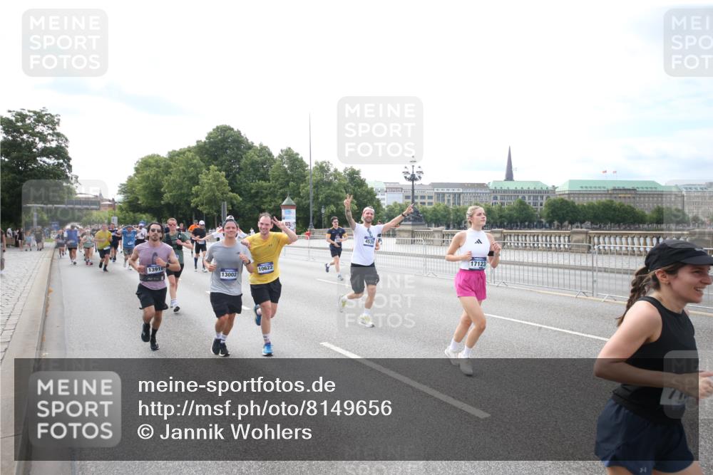 29.06.2025 - hella hamburg halbmarathon Jannik Wohlers http://msf.ph/oto/8149656 29.06.2025 10:19:34 Lombardsbrücke 1110, 1115, 1154, 2064, 2405, 2918, 3278, 4539, 4737, 5397, 6872, 6874, 7137, 7519, 7808, 7917, 8387, 8427, 8738, 9196, 10349, 10550, 10622, 10701, 11028, 11036, 11999, 12615, 12618, 12859, 13002, 13192, 13634, 13910, 14024, 14425, 14428, 14953, 15423, 15529, 15572, 15948, 16016, 16164, 16190, 16240, 16322, 16480, 16611, 16714, 17076, 17123, 17208, 17454, 17456, 17853, 17913, 18322, 18368, 18648, 18685, 18843 meine-sportfotos.de