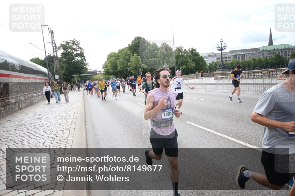 29.06.2025 - hella hamburg halbmarathon Jannik Wohlers http://msf.ph/oto/8149677 29.06.2025 10:19:35 Lombardsbrücke 1110, 1115, 1154, 2064, 2918, 3278, 4539, 4737, 4739, 5397, 6872, 6874, 7137, 7519, 7808, 7917, 8387, 8738, 9196, 10349, 10550, 10622, 10701, 11028, 11036, 12615, 12618, 12859, 13002, 13192, 13634, 13910, 14024, 14425, 14428, 14953, 15423, 15529, 15572, 15948, 16016, 16164, 16190, 16240, 16322, 16480, 16611, 16714, 17076, 17123, 17208, 17454, 17456, 17853, 17913, 18322, 18368, 18648, 18685, 18843 meine-sportfotos.de