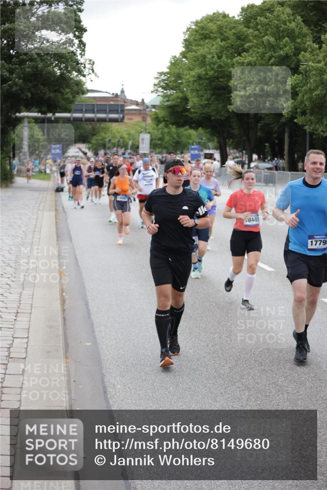 29.06.2025 - hella hamburg halbmarathon Jannik Wohlers http://msf.ph/oto/8149680 29.06.2025 10:50:07 Lombardsbrücke 1259, 1828, 2047, 3203, 3680, 3838, 4642, 4695, 4961, 5119, 5131, 7505, 7677, 7938, 8299, 8834, 9933, 10744, 11696, 13887, 14102, 14591, 15017, 15105, 15230, 15416, 15467, 15551, 16489, 16593, 16670, 16742, 17790, 18067, 18092, 18483 meine-sportfotos.de