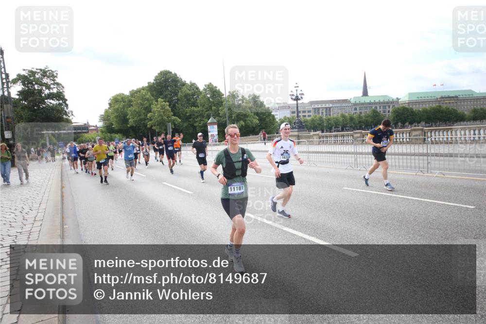 29.06.2025 - hella hamburg halbmarathon Jannik Wohlers http://msf.ph/oto/8149687 29.06.2025 10:19:36 Lombardsbrücke 1110, 1115, 1154, 2064, 2918, 3278, 4539, 4737, 4739, 5397, 6872, 6874, 7137, 7519, 7808, 7917, 8387, 8738, 9196, 10550, 10622, 10701, 11028, 11036, 12615, 12618, 12859, 13002, 13192, 13634, 13910, 14024, 14425, 14428, 14953, 15423, 15529, 15572, 15948, 16016, 16164, 16190, 16240, 16322, 16480, 16611, 16714, 17076, 17123, 17208, 17454, 17456, 17853, 17913, 18322, 18368, 18648, 18685, 18843 meine-sportfotos.de