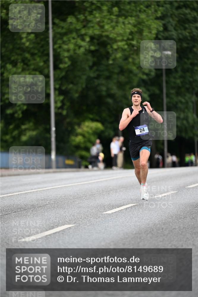 29.06.2025 - hella hamburg halbmarathon Dr. Thomas Lammeyer http://msf.ph/oto/8149689 29.06.2025 09:35:57 Kennedybrücke 24 meine-sportfotos.de
