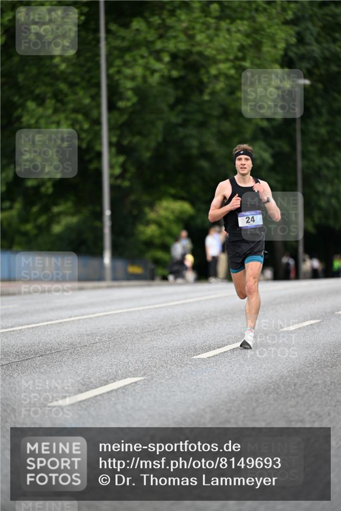 29.06.2025 - hella hamburg halbmarathon Dr. Thomas Lammeyer http://msf.ph/oto/8149693 29.06.2025 09:35:57 Kennedybrücke 24 meine-sportfotos.de