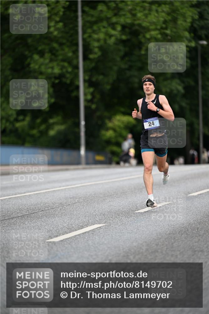 29.06.2025 - hella hamburg halbmarathon Dr. Thomas Lammeyer http://msf.ph/oto/8149702 29.06.2025 09:35:57 Kennedybrücke 24 meine-sportfotos.de