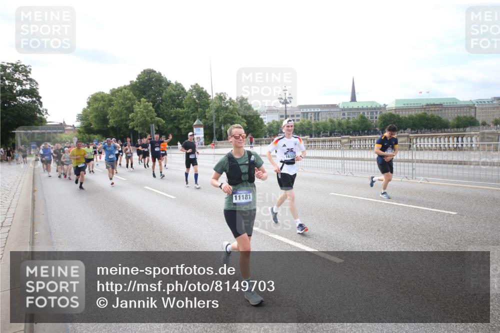 29.06.2025 - hella hamburg halbmarathon Jannik Wohlers http://msf.ph/oto/8149703 29.06.2025 10:19:36 Lombardsbrücke 1110, 1115, 1154, 2064, 2918, 3278, 4539, 4737, 4739, 5397, 6872, 6874, 7137, 7519, 7808, 7917, 8387, 8738, 9196, 10550, 10622, 10701, 11028, 11036, 12615, 12618, 12859, 13002, 13192, 13634, 13910, 14024, 14425, 14428, 14953, 15423, 15529, 15572, 15948, 16016, 16164, 16190, 16240, 16322, 16480, 16611, 16714, 17076, 17123, 17208, 17454, 17456, 17853, 17913, 18322, 18368, 18648, 18685, 18843 meine-sportfotos.de