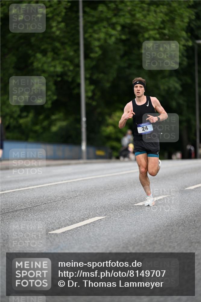 29.06.2025 - hella hamburg halbmarathon Dr. Thomas Lammeyer http://msf.ph/oto/8149707 29.06.2025 09:35:57 Kennedybrücke 24 meine-sportfotos.de