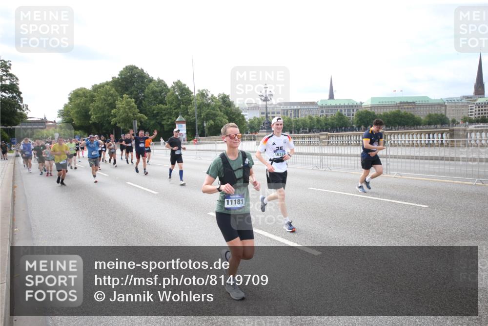 29.06.2025 - hella hamburg halbmarathon Jannik Wohlers http://msf.ph/oto/8149709 29.06.2025 10:19:36 Lombardsbrücke 1110, 1115, 1154, 2064, 2918, 3278, 4539, 4737, 4739, 5397, 6872, 6874, 7137, 7519, 7808, 7917, 8387, 8738, 9196, 10550, 10622, 10701, 11028, 11036, 12615, 12618, 12859, 13002, 13192, 13634, 13910, 14024, 14425, 14428, 14953, 15423, 15529, 15572, 15948, 16016, 16164, 16190, 16240, 16322, 16480, 16611, 16714, 17076, 17123, 17208, 17454, 17456, 17853, 17913, 18322, 18368, 18648, 18685, 18843 meine-sportfotos.de