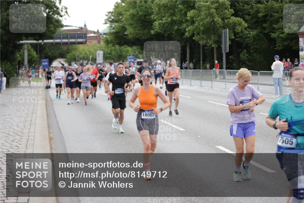 29.06.2025 - hella hamburg halbmarathon Jannik Wohlers http://msf.ph/oto/8149712 29.06.2025 10:50:11 Lombardsbrücke 1259, 1828, 1930, 2047, 3184, 3647, 3680, 3838, 4642, 4695, 4961, 5131, 7133, 7161, 7505, 7677, 7938, 8299, 8833, 8834, 9096, 9168, 9933, 10744, 14102, 14591, 14762, 15017, 15105, 15230, 15416, 15467, 15551, 16489, 16593, 16670, 16742, 17790, 18067, 18092, 18483 meine-sportfotos.de