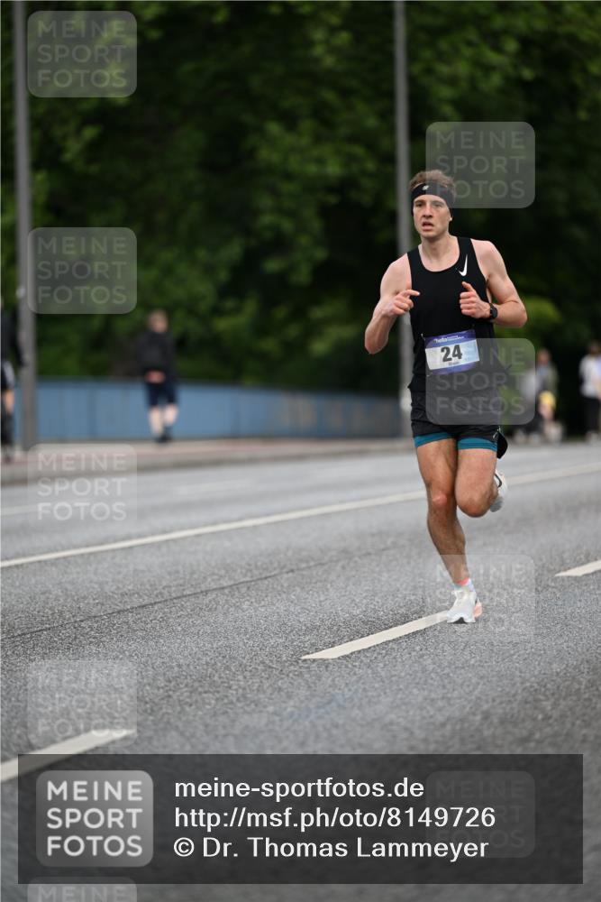 29.06.2025 - hella hamburg halbmarathon Dr. Thomas Lammeyer http://msf.ph/oto/8149726 29.06.2025 09:35:58 Kennedybrücke 24 meine-sportfotos.de