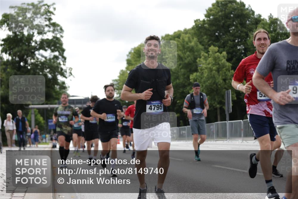 29.06.2025 - hella hamburg halbmarathon Jannik Wohlers http://msf.ph/oto/8149740 29.06.2025 10:13:13 Lombardsbrücke 2055, 2359, 2721, 2904, 2987, 4795, 4950, 5232, 5546, 5631, 6026, 6717, 6724, 7446, 7447, 7460, 7913, 8279, 9128, 9612, 9631, 10977, 12313, 12797, 12928, 12929, 13331, 13928, 15663, 16491, 17472, 18222, 18231, 19035, 19190 meine-sportfotos.de
