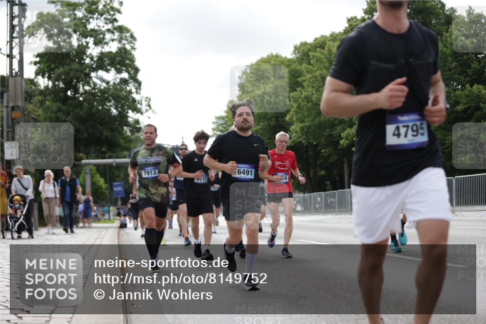 29.06.2025 - hella hamburg halbmarathon Jannik Wohlers http://msf.ph/oto/8149752 29.06.2025 10:13:13 Lombardsbrücke 2055, 2359, 2721, 2904, 2987, 4795, 4950, 5232, 5546, 5631, 6026, 6717, 6724, 7446, 7447, 7460, 7913, 8279, 9128, 9612, 9631, 10977, 12313, 12797, 12928, 12929, 13331, 13928, 15663, 16491, 17472, 18222, 18231, 19035, 19190 meine-sportfotos.de
