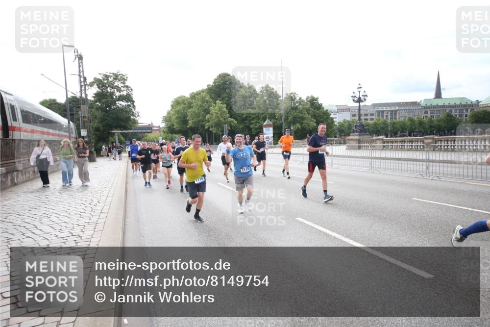 29.06.2025 - hella hamburg halbmarathon Jannik Wohlers http://msf.ph/oto/8149754 29.06.2025 10:19:38 Lombardsbrücke 1110, 1115, 1154, 2064, 3278, 4539, 4585, 4737, 4739, 5397, 5556, 5659, 6874, 7137, 7519, 7808, 8387, 8738, 9196, 10550, 10622, 10701, 11028, 11036, 13002, 13192, 13634, 13910, 14024, 14425, 14428, 15529, 15572, 15619, 15948, 16016, 16164, 16240, 16322, 16480, 16611, 16714, 16991, 17076, 17123, 17208, 17454, 17456, 17853, 17913, 18114, 18322, 18368, 18648, 18685 meine-sportfotos.de