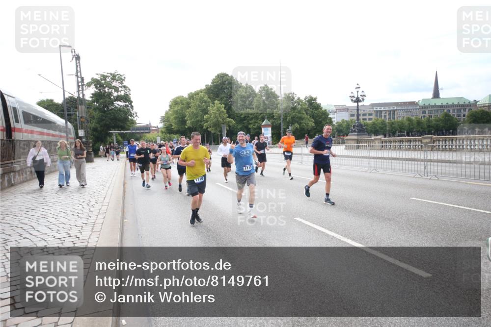 29.06.2025 - hella hamburg halbmarathon Jannik Wohlers http://msf.ph/oto/8149761 29.06.2025 10:19:38 Lombardsbrücke 1110, 1115, 1154, 2064, 3278, 4539, 4585, 4737, 4739, 5397, 5556, 5659, 6874, 7137, 7519, 7808, 8387, 8738, 9196, 10550, 10622, 10701, 11028, 11036, 13002, 13192, 13634, 13910, 14024, 14425, 14428, 15529, 15572, 15619, 15948, 16016, 16164, 16240, 16322, 16480, 16611, 16714, 16991, 17076, 17123, 17208, 17454, 17456, 17853, 17913, 18114, 18322, 18368, 18648, 18685 meine-sportfotos.de