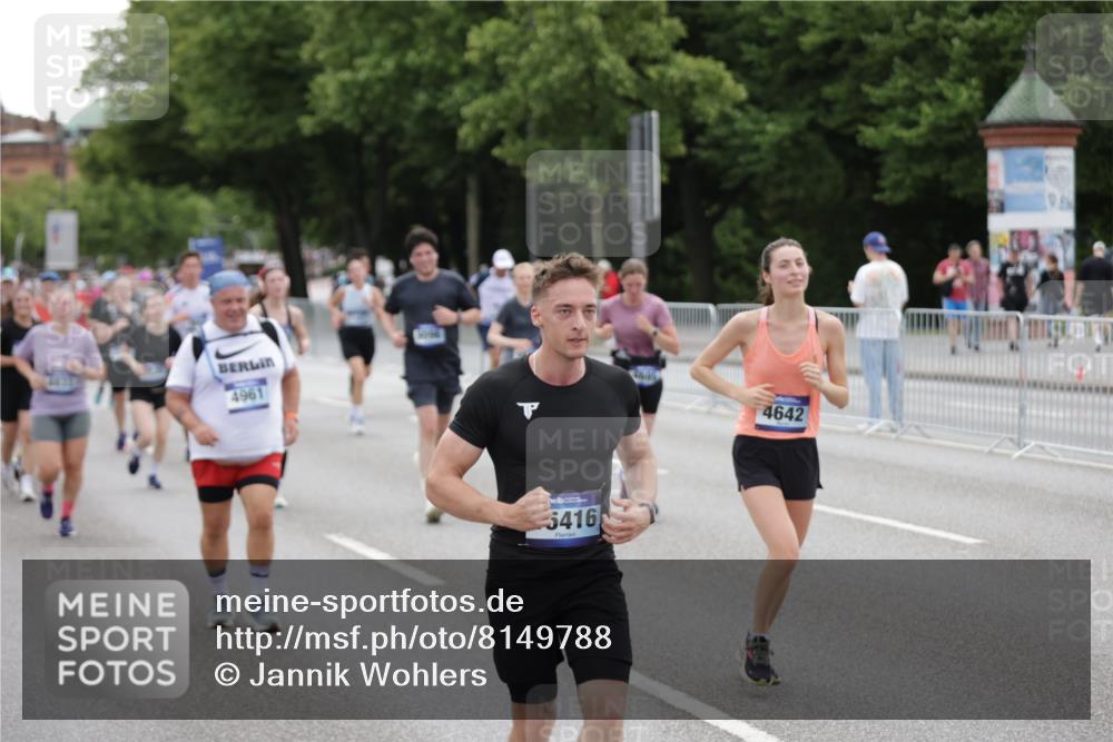 29.06.2025 - hella hamburg halbmarathon Jannik Wohlers http://msf.ph/oto/8149788 29.06.2025 10:50:14 Lombardsbrücke 1930, 2200, 3184, 3229, 3647, 3838, 4642, 4695, 4961, 5131, 7133, 7161, 7505, 7938, 8299, 8833, 8834, 9096, 9168, 9933, 10437, 10744, 12392, 12393, 14102, 14762, 15017, 15105, 15416, 15467, 16593, 16742, 17337, 17790, 18067, 18092, 18483 meine-sportfotos.de