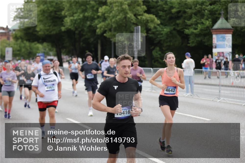 29.06.2025 - hella hamburg halbmarathon Jannik Wohlers http://msf.ph/oto/8149793 29.06.2025 10:50:14 Lombardsbrücke 1930, 2200, 3184, 3229, 3647, 3838, 4642, 4695, 4961, 5131, 7133, 7161, 7505, 7938, 8299, 8833, 8834, 9096, 9168, 9933, 10437, 10744, 12392, 12393, 14102, 14762, 15017, 15105, 15416, 15467, 16593, 16742, 17337, 17790, 18067, 18092, 18483 meine-sportfotos.de